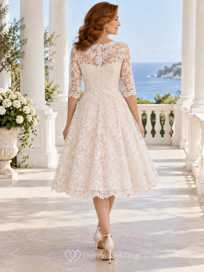 Vestido de novia modesto de corte A con encaje y mangas tres cuartos, ideal para novias mayores. view 2