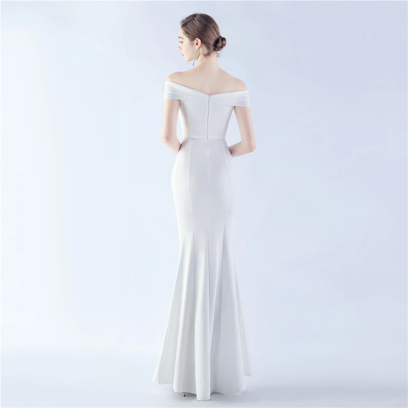 Klassisches langes Abendkleid aus Satin mit One-Shoulder-Ausschnitt view 51