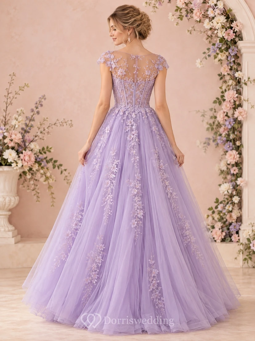 Robe de bal modeste lavande à manches bateau et dentelle florale en tulle, coupe bateau, manches courtes. view 2