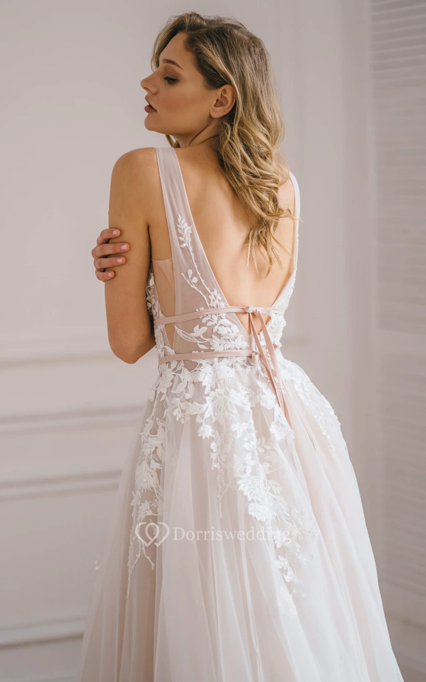 Ätherisches, bodenlanges, ärmelloses Brautkleid in A-Linie mit offener Rückseite und Applikationen aus Spitze view 2
