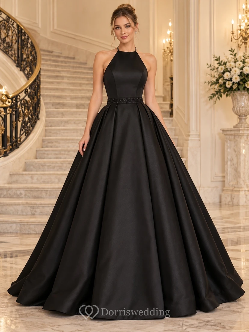 Robe de bal noire en satin à col montant et jupe ample, dos nu