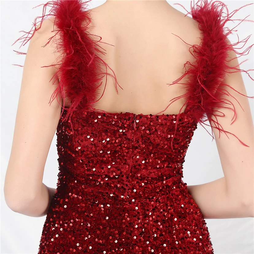 Handgefertigtes, perlenbesetztes Abendkleid aus Straußenfedern und Pailletten view 43