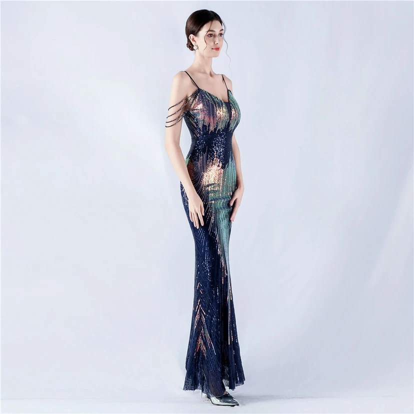 Robe de soirée à bretelles ornée de sequins et de perles, avec motif floral et perles. view 40