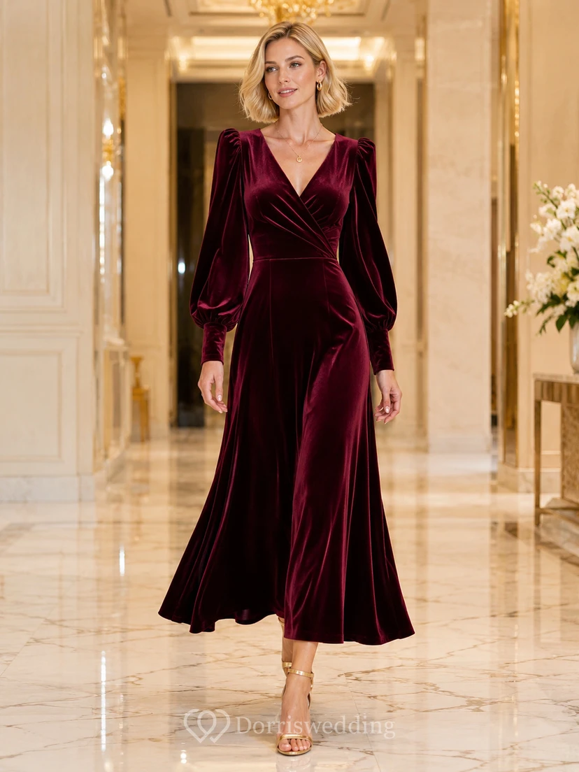Vestido de invitada de terciopelo burdeos con escote en V, mangas estilo poeta y corte en A hasta el tobillo