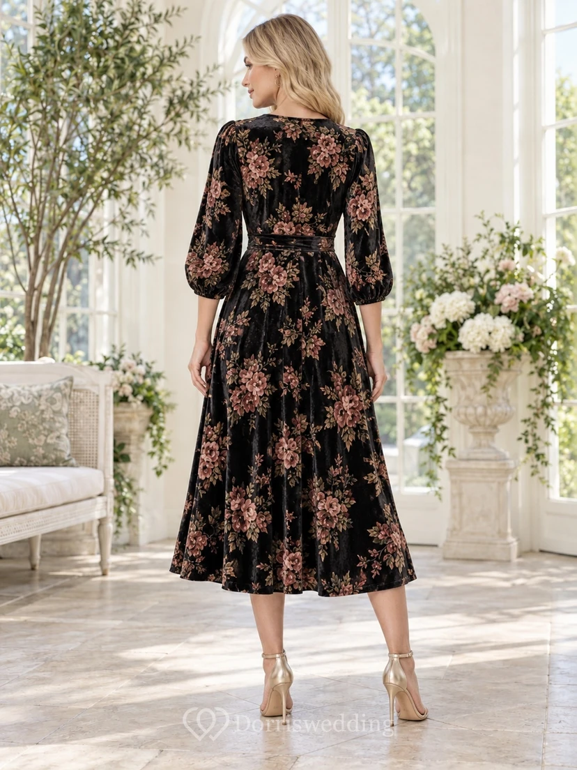 Schwarzes, florales Samt-Wickelkleid mit V-Ausschnitt, langen Ärmeln und Teelänge in A-Linie view 2