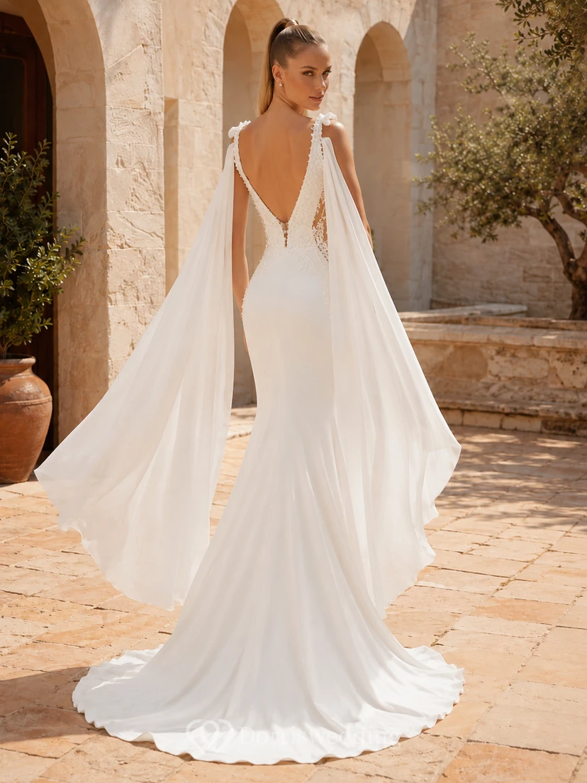 Robe de mariée sirène moderne à bretelles en V profond et cape en dentelle avec traîne courte view 2