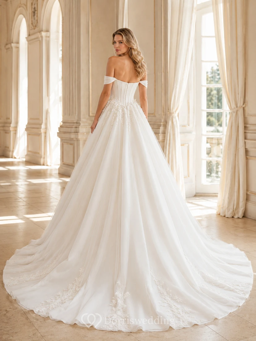 Robe de bal en satin plissé à épaules dénudées et manches courtes, avec traîne chapelle et structure luxueuse. view 2