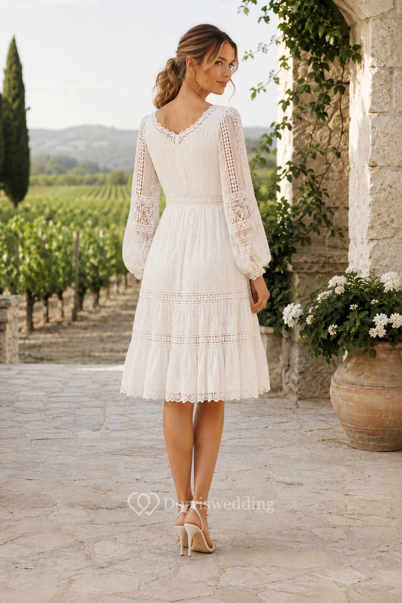 Robe de mariée modeste en mousseline à manches longues et longueur thé, avec jupe plissée view 2