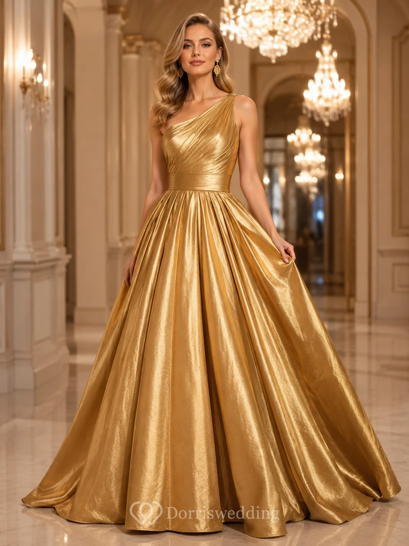 Elegante vestido de gala largo hasta el suelo, de un solo hombro, sin mangas, de satén metálico, color dorado metalizado.