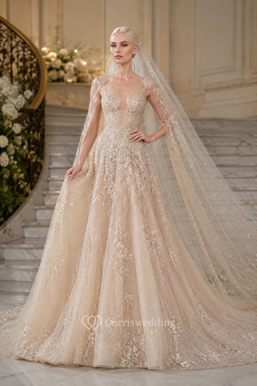 Robe de mariée champagne à manches longues et perles, avec longue traîne.
