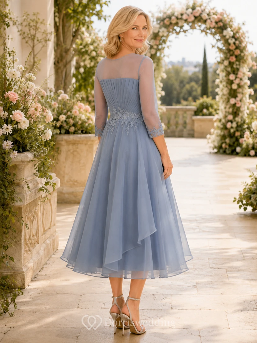 Stahlblaues, ätherisches U-Boot-Ausschnitt-Kleid mit Dreiviertelärmeln, Illusionseffekt, drapiertem Organza, asymmetrischem A-Linien-Schnitt und Teelänge – das perfekte Kleid für die Mutter der Braut view 2