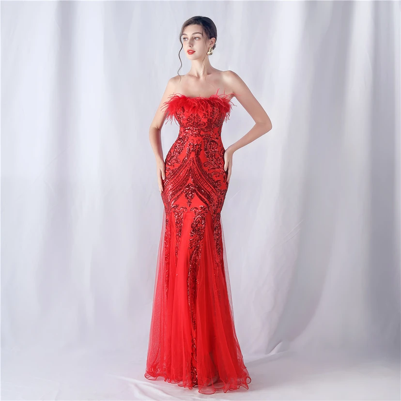 Vestido de noche de malla con lentejuelas y top palabra de honor con estampado de plumas de avestruz y flores para bodas y reuniones. view 9