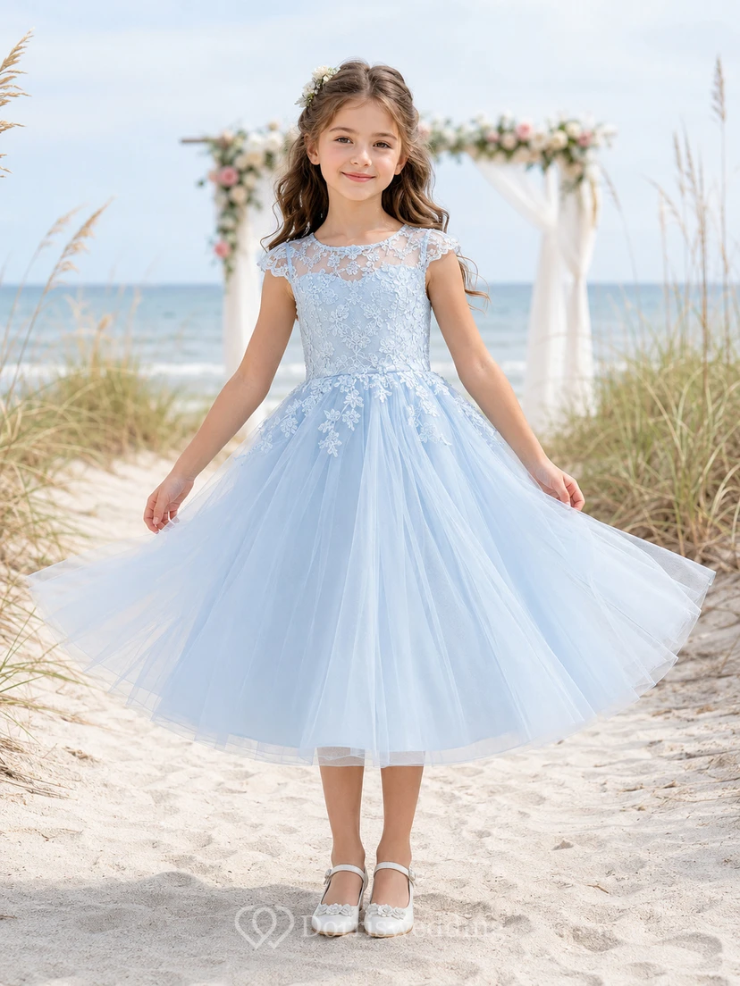 Blumenmädchenkleid, himmelblau, aus Spitze und Tüll, A-Linie, Rundhalsausschnitt, Teelänge, mit floralen Applikationen