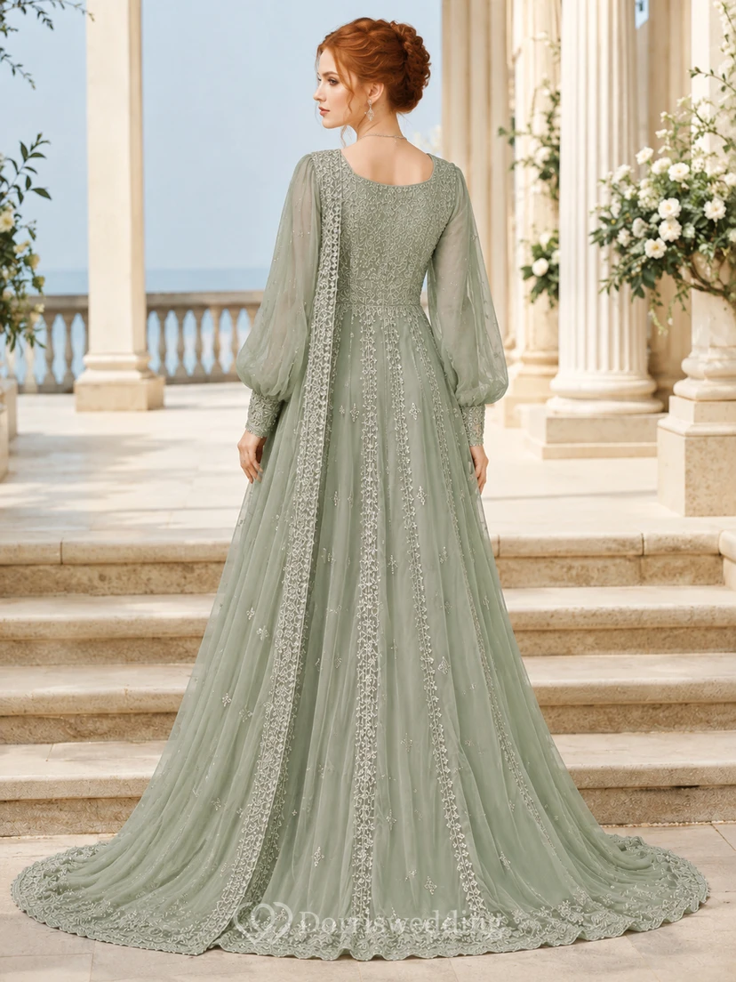 Vestido de madre modesto de gasa de encaje color celadón con cuello joya, mangas abullonadas y cola larga. view 2