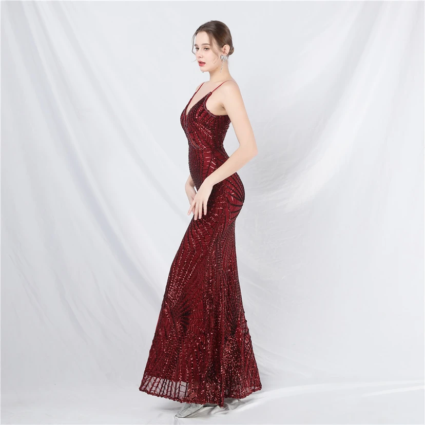 Robe de soirée longue à bretelles en maille transparente ornée de perles et de sequins view 4
