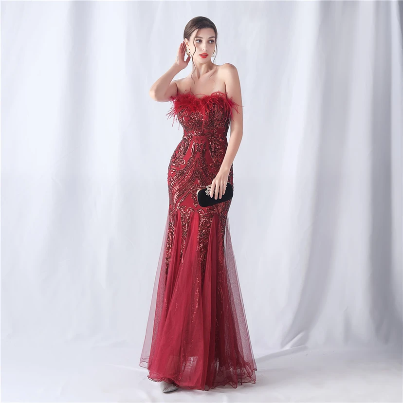 Vestido de noche de malla con lentejuelas y top palabra de honor con estampado de plumas de avestruz y flores para bodas y reuniones. view 25