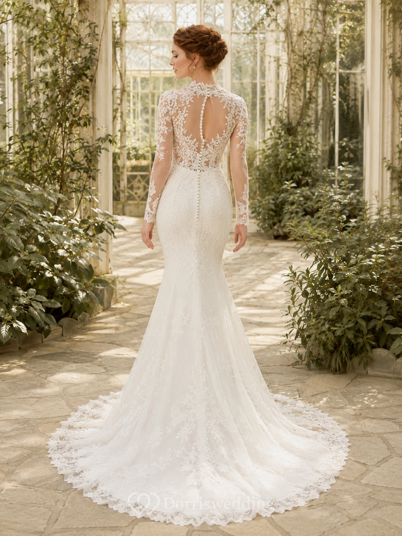 Robe de mariée sirène en dentelle florale à col montant et manches longues, avec traîne courte et élégante. view 2