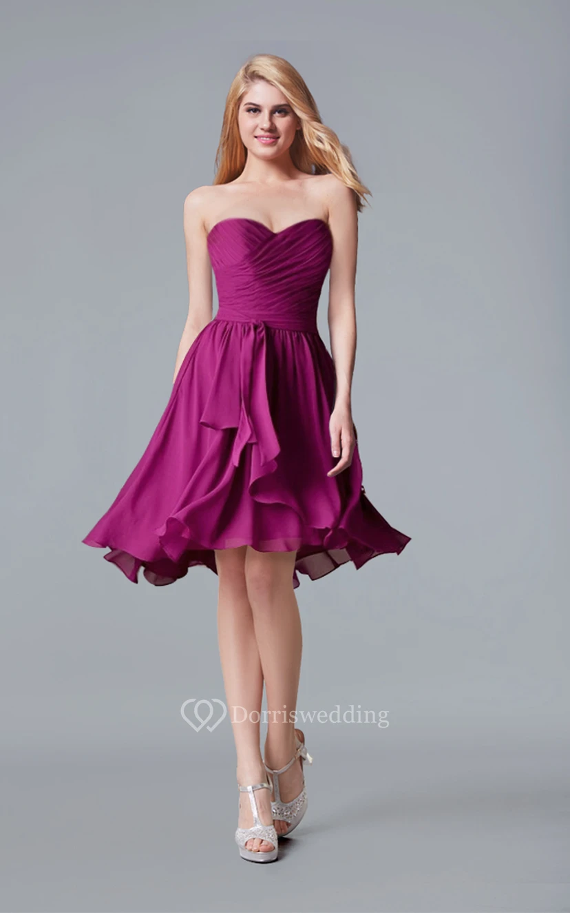 Robe courte trapèze en mousseline à décolleté cœur et corsage froncé