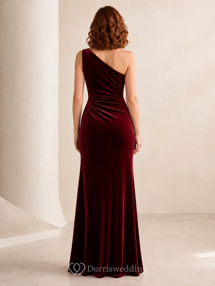 Robe de soirée bordeaux asymétrique en velours fendue view 2