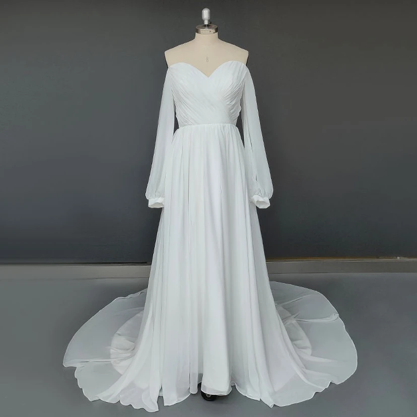 Robe de mariée fluide à manches bouffantes croisées en forme de cœur et traîne courte view 4