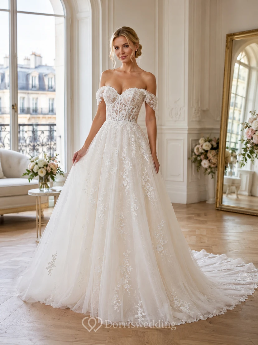 Robe de bal en dentelle florale à épaules dénudées et manches courtes, avec traîne chapelle et bord festonné.