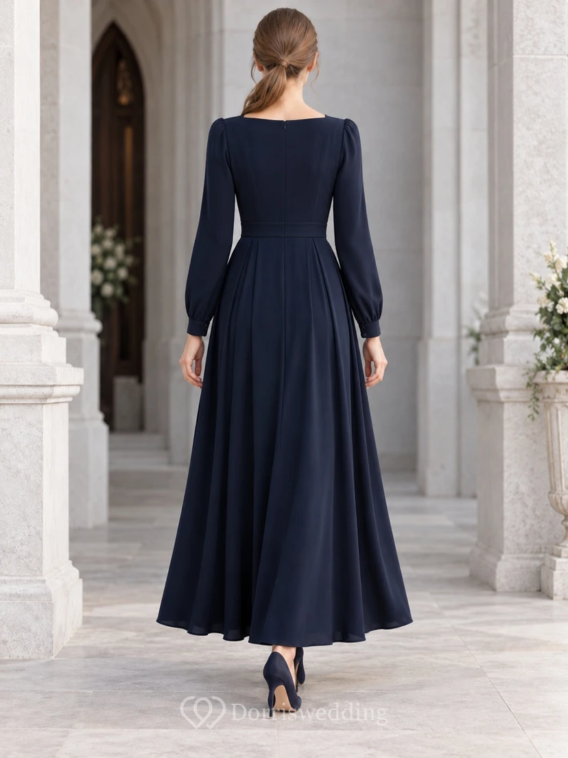 Robe de deuil bleu marine foncé à col carré, manches longues et coupe trapèze, sobre et élégante view 2
