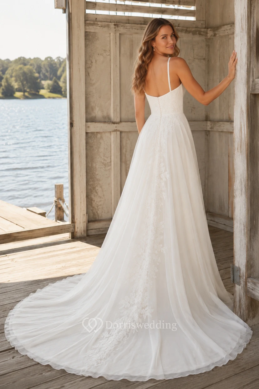Robe de mariée trapèze en tulle avec bretelles carrées et jupe en dentelle view 2