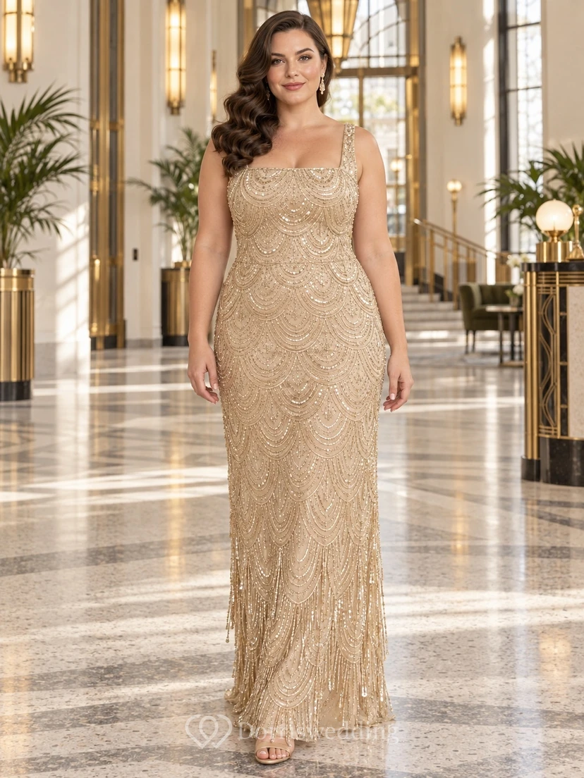 Langes, ärmelloses Brautjungfernkleid in Übergröße mit eckigem Ausschnitt, champagnerfarbenem Etuikleid, Muschelsaum und Perlenbesatz