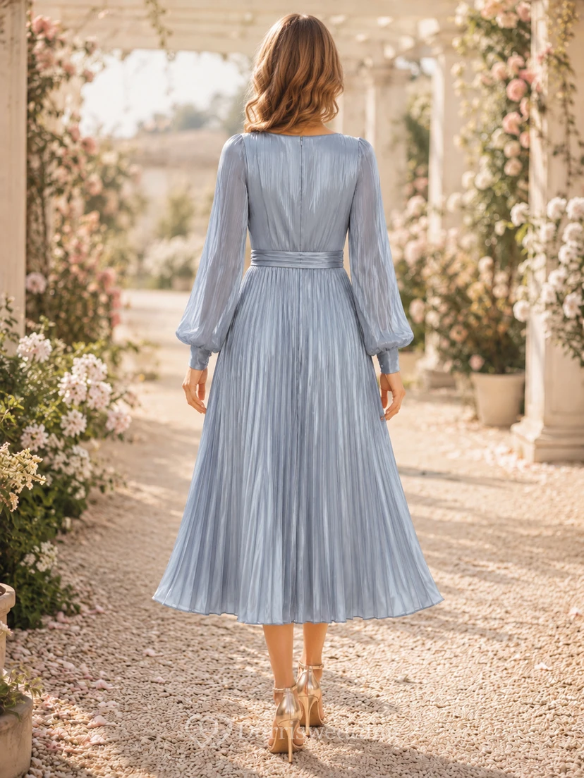 Robe d'invitée plissée bleu acier à col bateau et manches longues style poète view 2