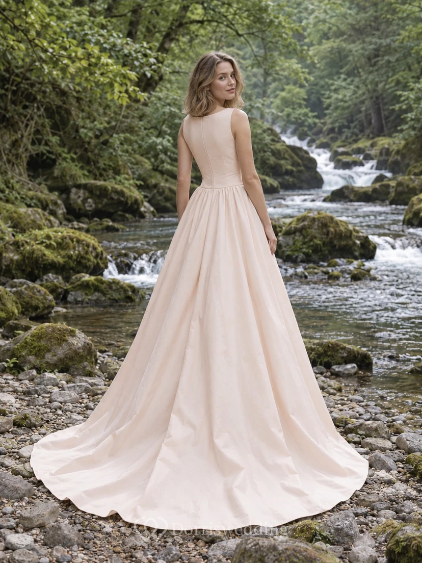 Schlichtes, dezentes, rosafarbenes Brautkleid mit hohem Kragen, ärmellos, plissiert und in A-Linie view 2