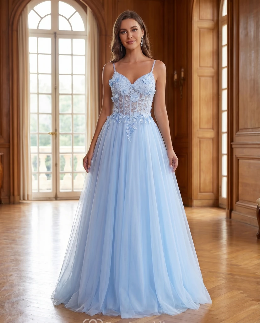 Himmelblaues Tüll-Abendkleid mit Spaghettiträgern und floralen Applikationen