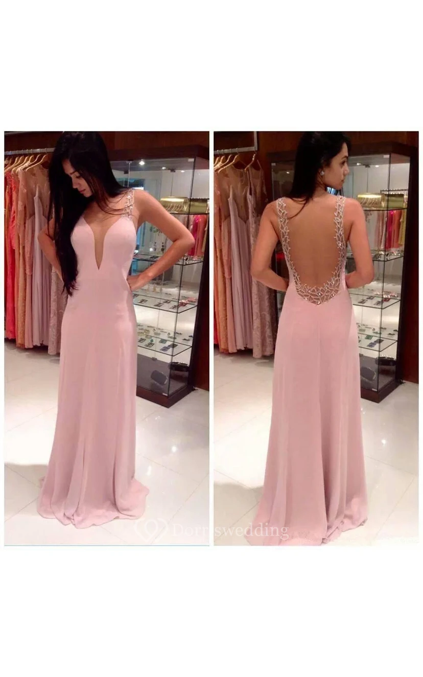 Vestidos de gasa largos hasta el suelo, sin mangas, con tirantes y detalles de pedrería, corte en A.