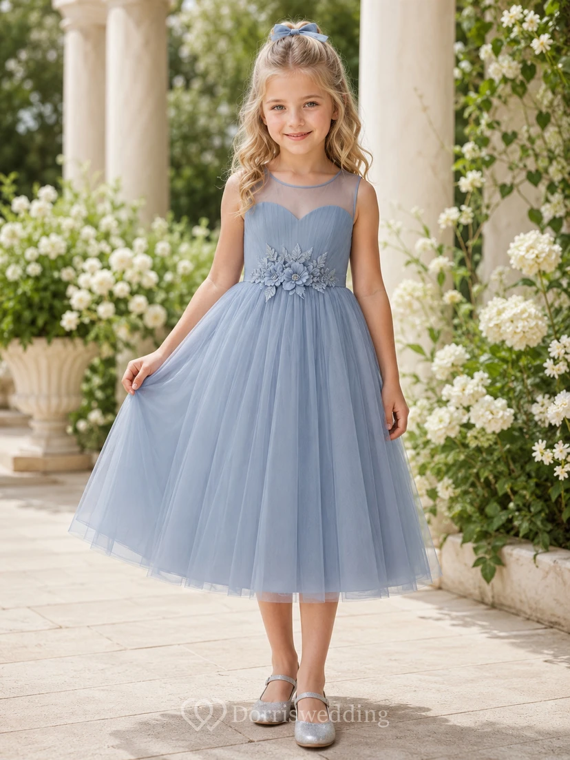 Pastellfarbenes Tüllkleid mit Applikationen am Oberteil, A-Linien-Schnitt, kurzen Ärmeln, Rundhalsausschnitt und wadenlangem Rock für Blumenmädchen.
