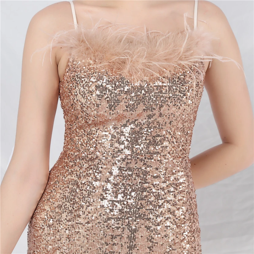Robe de soirée de luxe ornée de plumes d'autruche et de sequins, idéale pour un banquet. view 48