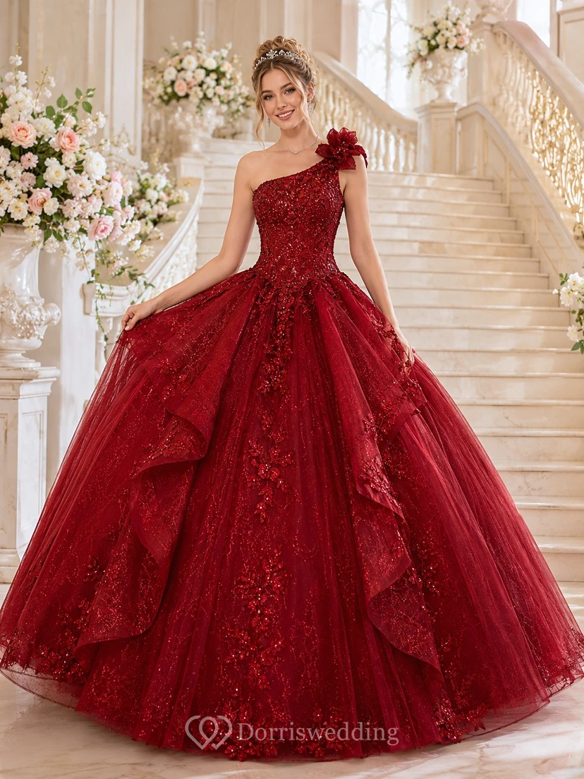 Rotes, ärmelloses Ballkleid aus Tüll mit floralen Applikationen, One-Shoulder-Ausschnitt und Schleppe für Quinceañeras