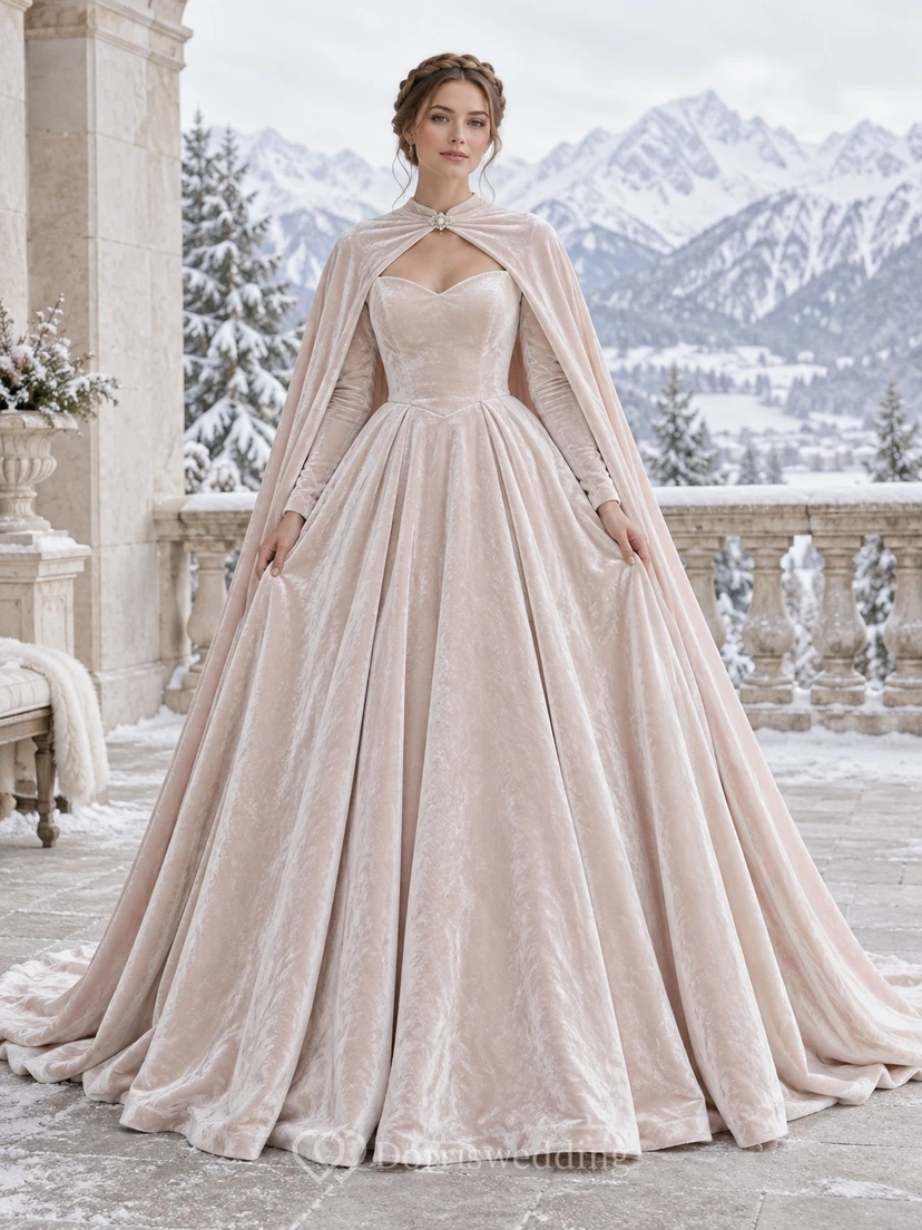 Langärmeliges, winterliches, rosafarbenes Brautkleid mit herzförmigem Ausschnitt, Samtcape und A-Linien-Absatz