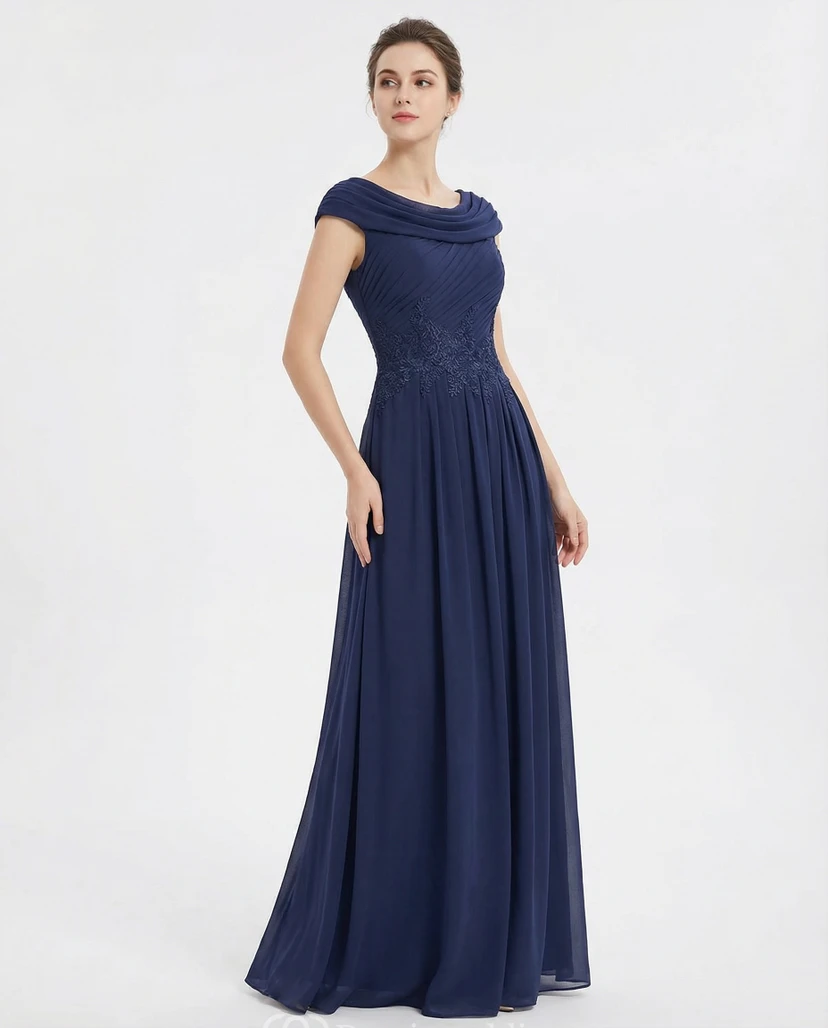 Drapiertes Abendkleid mit Wasserfallausschnitt und Spitzenbesatz
