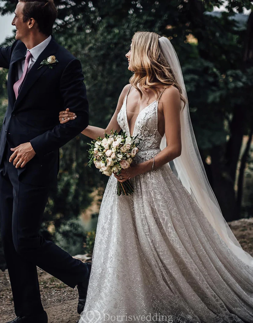 Robe de mariée bohème décolletée en A avec jupe en tulle à volants view 3