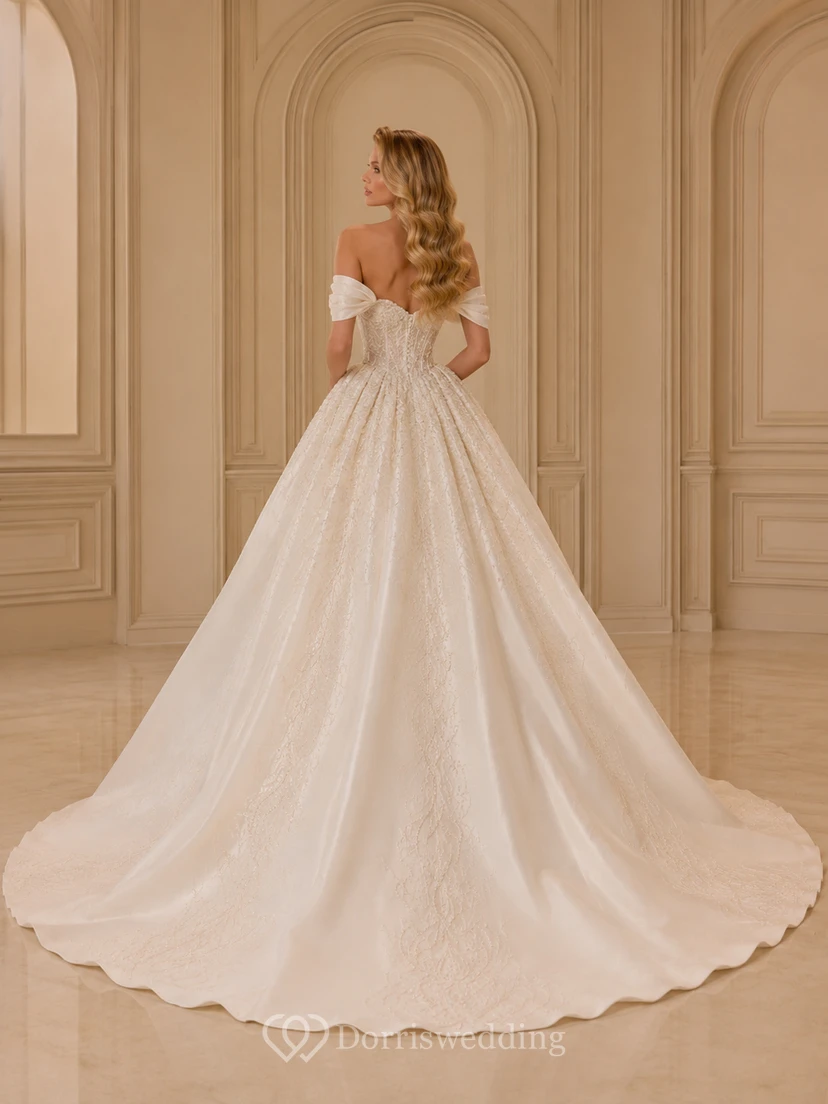 Robe de bal en satin brillant et dentelle, épaules dénudées, manches courtes, traîne chapelle, applications florales, style jardin, robe de mariée view 2