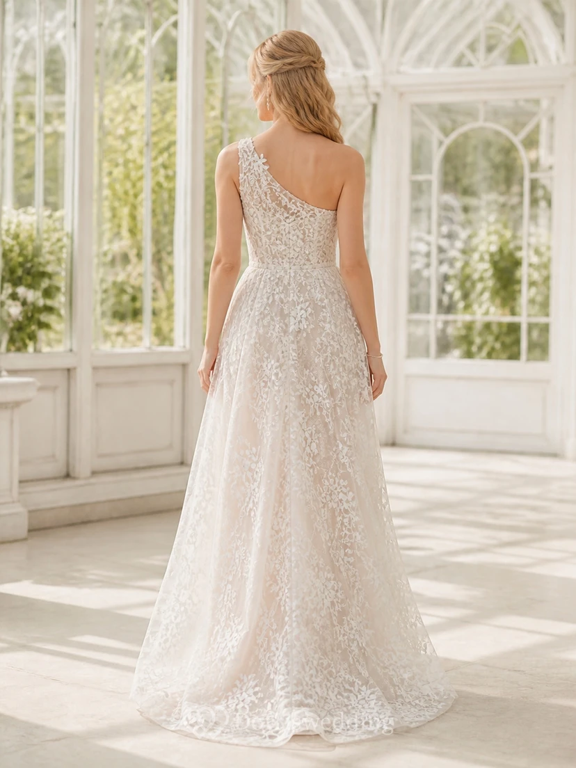 Vestido de novia romántico moderno de encaje, corte A, largo hasta el suelo y con un solo hombro view 2