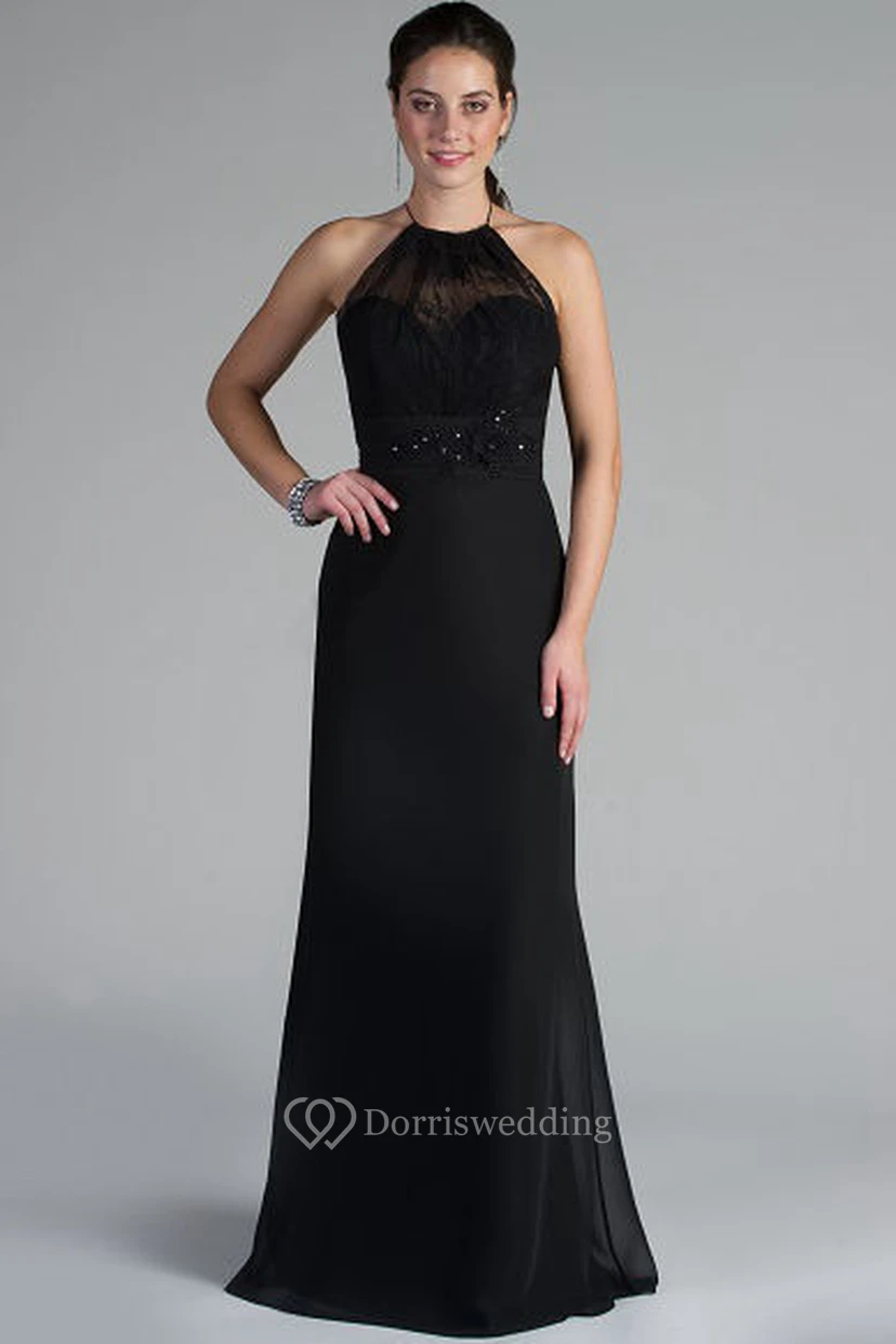 Langes Chiffonkleid mit Spaghettiträgern, hohem Kragen und Kristall- und Perlenverzierungen – perfekt für die Mutter der Braut.