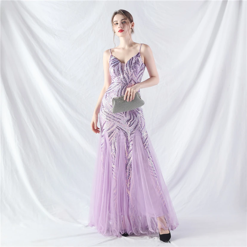 Paillettenbesetztes Abendkleid aus Netzstoff und Trägern view 76