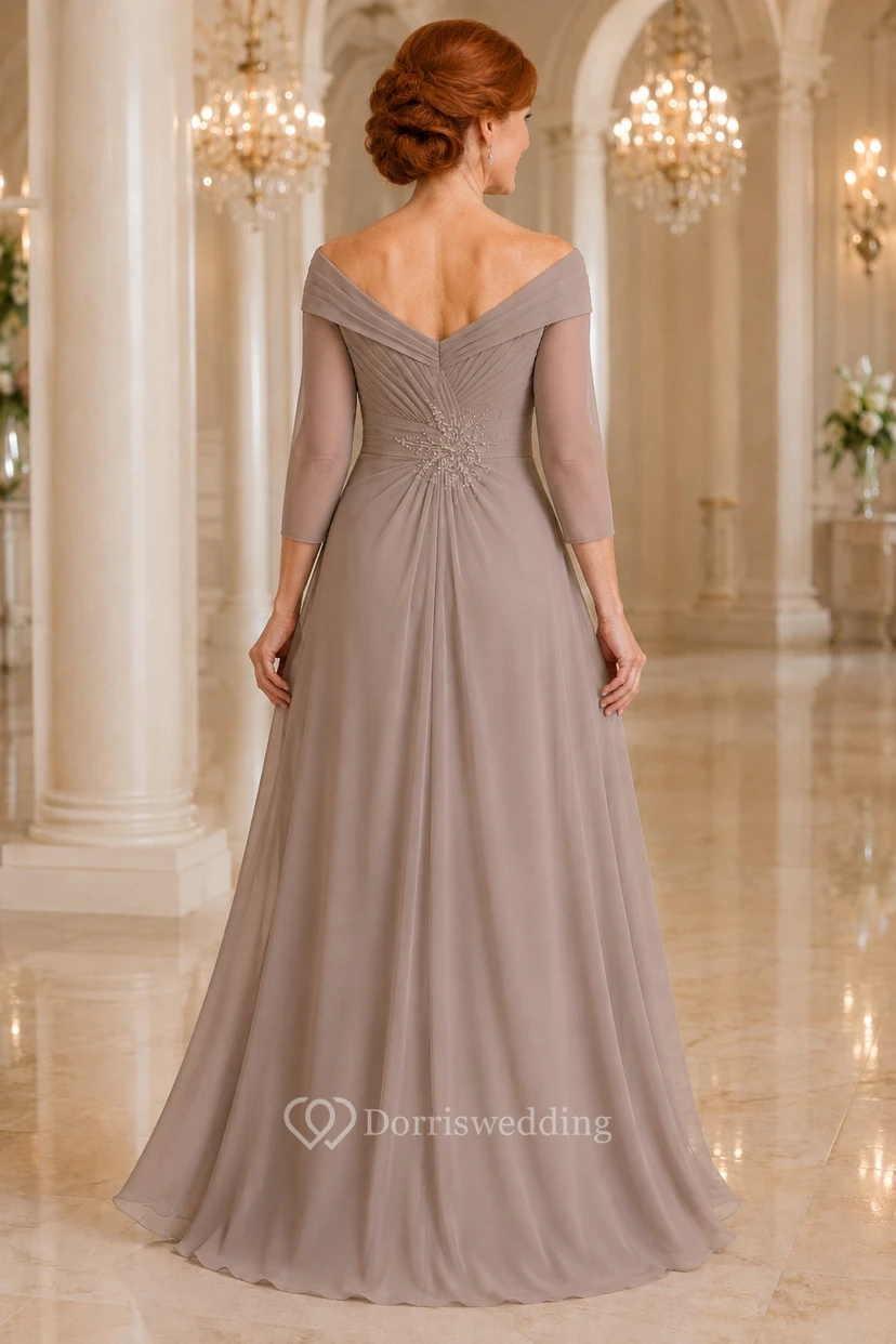 MOB-Kleid aus taupefarbenem Chiffon in A-Linie mit 3/4-Ärmeln, V-Ausschnitt und bodenlangen Rüschen. view 2