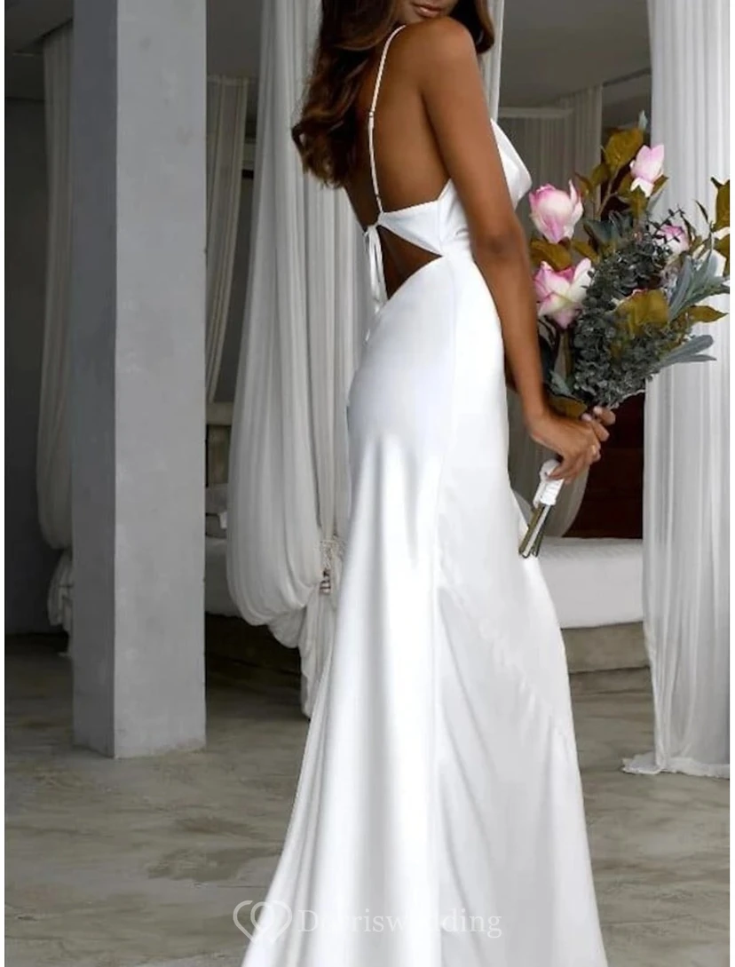 Vestido de novia minimalista de satén con escote drapeado view 2