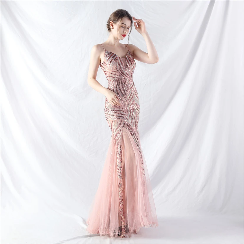 Paillettenbesetztes Abendkleid aus Netzstoff und Trägern view 30