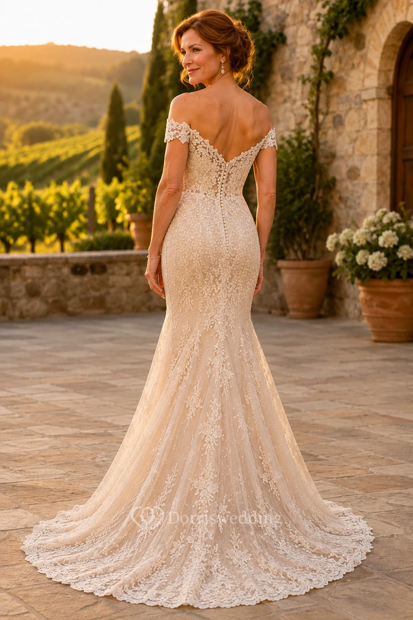 Champagnerfarbenes, schulterfreies Meerjungfrauen-Kleid aus Spitze mit Schleppe für die Mutter view 2