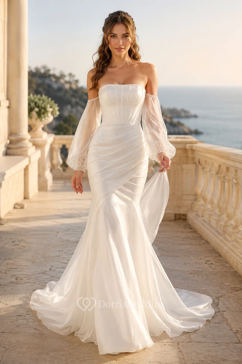 Vestido de novia de playa de organza satinada estilo sirena con hombros descubiertos, manga larga y cola larga.
