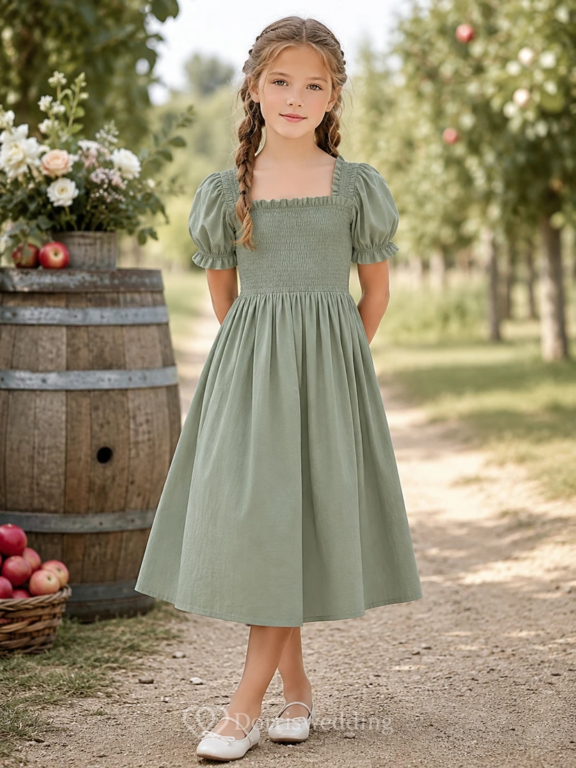Einfaches ländliches Blumenmädchenkleid mit Tüllrock