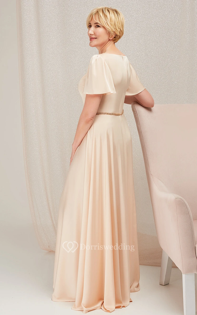 Schlichtes, bodenlanges A-Linien-Kleid aus Satin mit U-Boot-Ausschnitt und Perlenstickerei für die Mutter der Braut. view 2
