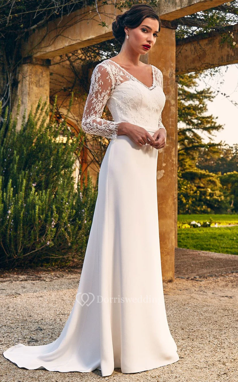 Schlichtes, elegantes Brautkleid mit V-Ausschnitt, Spitze, Satinschleppe, langen Ärmeln und tiefem V-Ausschnitt am Rücken view 2